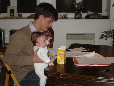 Arr�te de tirer la langue et r�fl�chis un peu, �a fait trois fois que je te r�explique les march�s publics...j'abandonne!!!