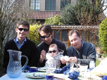 Premier d�jeuner au jardin!