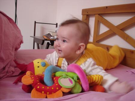 Allez soyez sympa, dites-moi comment on avance au lieu de rigoler...!!!