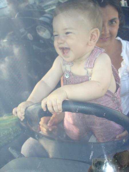 Youpeeee...c'est moi qui conduis!!!